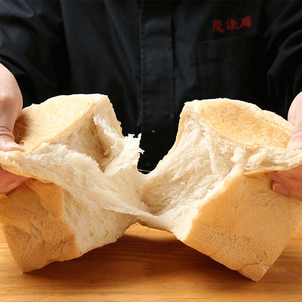 手で分けた魔法庵の食パン